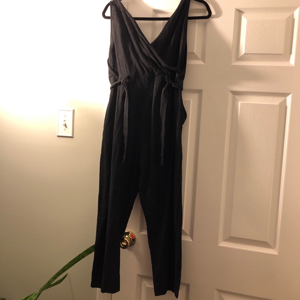 Black v-neck linen blend jumpsuit